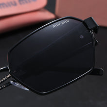 Carregar imagem no visualizador da galeria, Óculos de Sol Miu Miu Milano